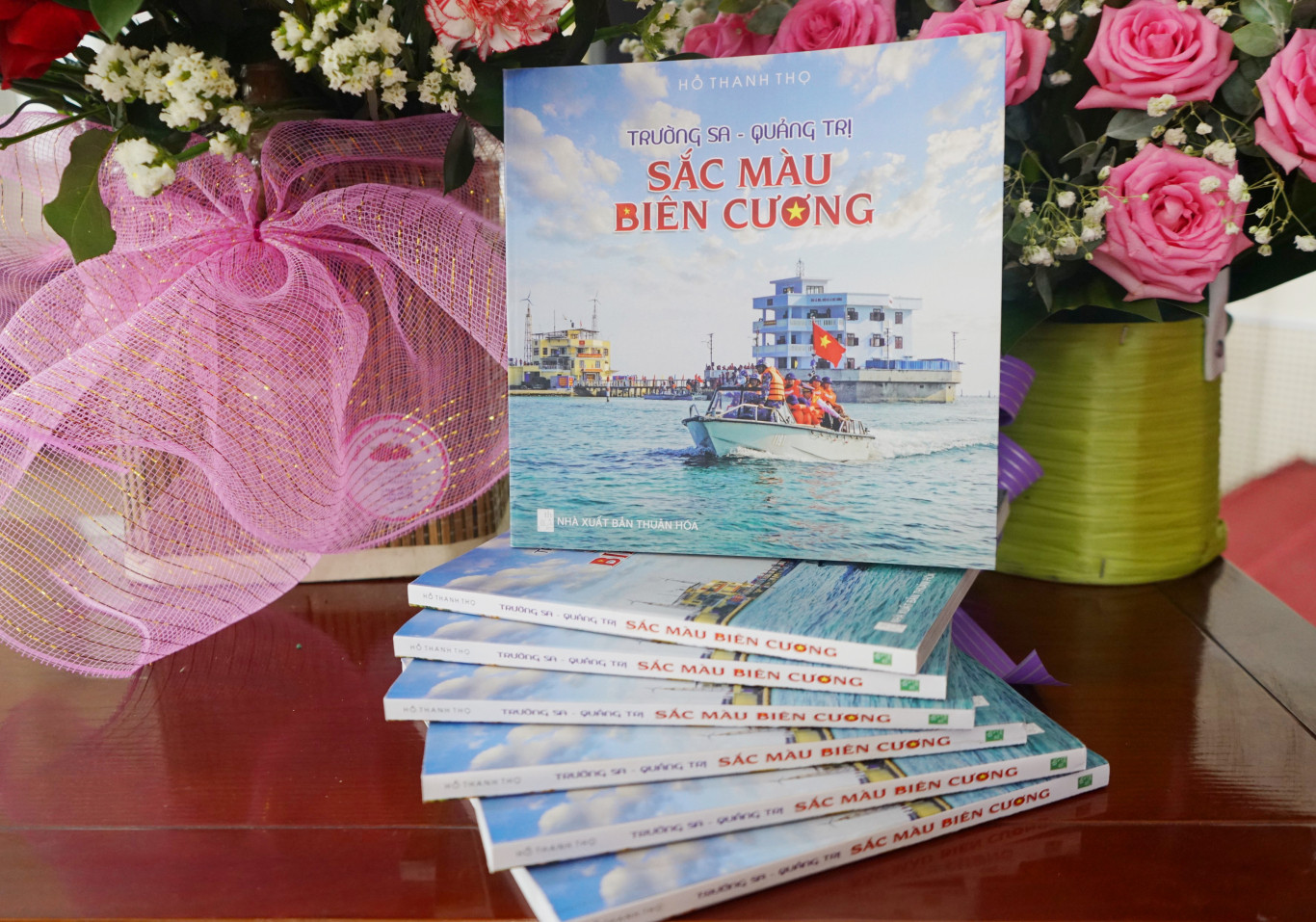 Cuốn s&aacute;ch ảnh &ldquo;Trường Sa - Quảng Trị: Sắc m&agrave;u bi&ecirc;n cương&rdquo; - Ảnh: C.N